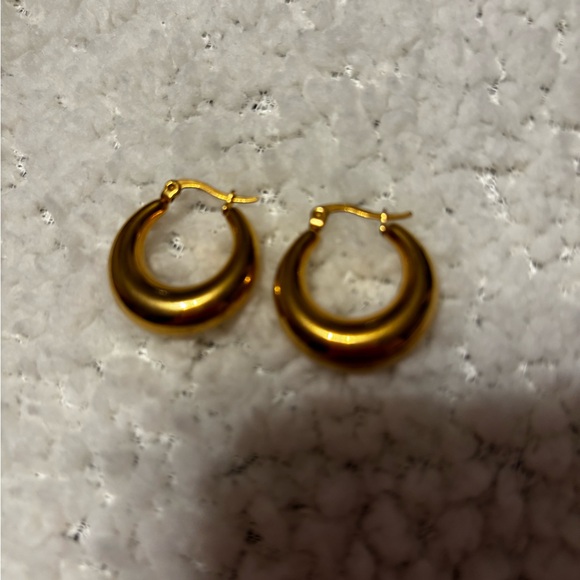 Hollow Chunky Gold Hoops - Picture 1 of 2